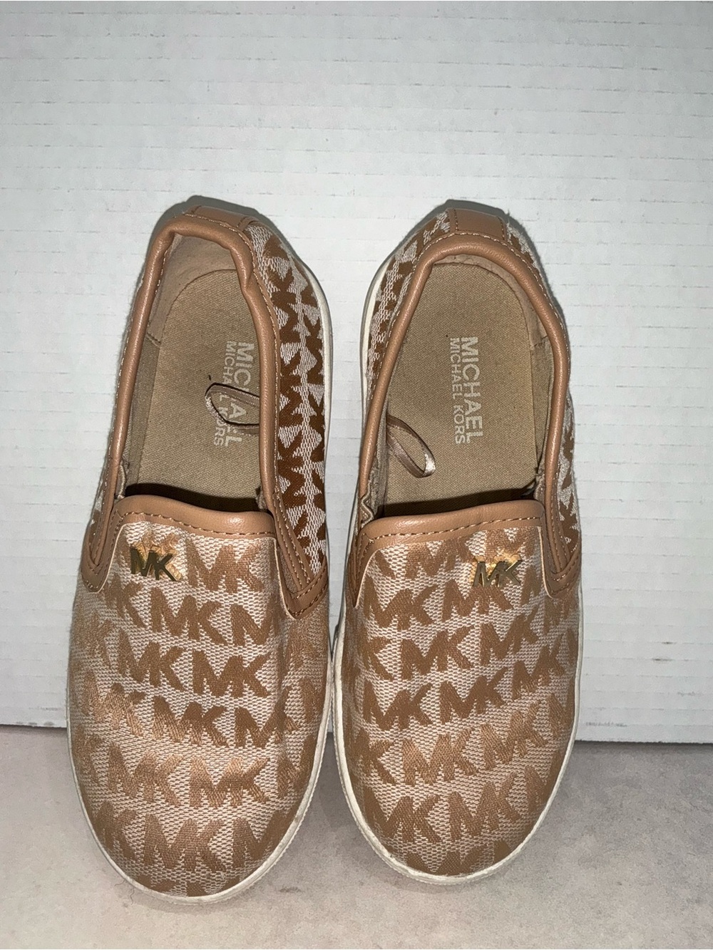 Michael Kors Girls 10C Beige MK Logo Slip-On Sneakers  Classic Vintage preppy